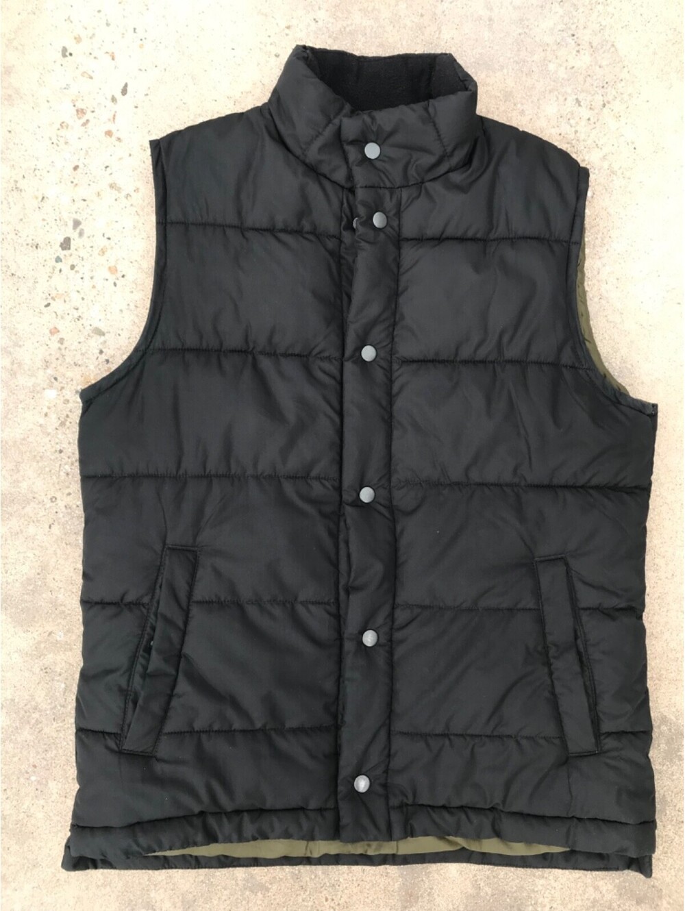 GAP Upcycled Puffer Vest Men’s Black with Pockets Water Resistant sz S